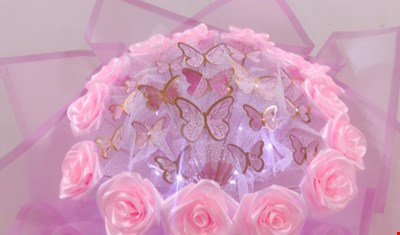 دسته گل ترکیبی  پروانه ای و روبانی 